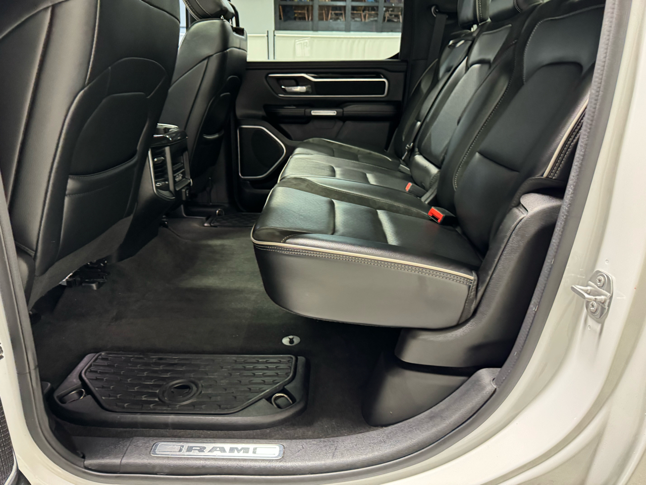 RAM 1500 Laramie Crew Cab SWB 4WD 2020