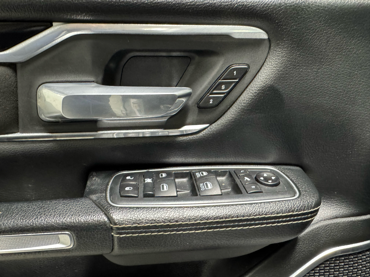 RAM 1500 Laramie Crew Cab SWB 4WD 2020