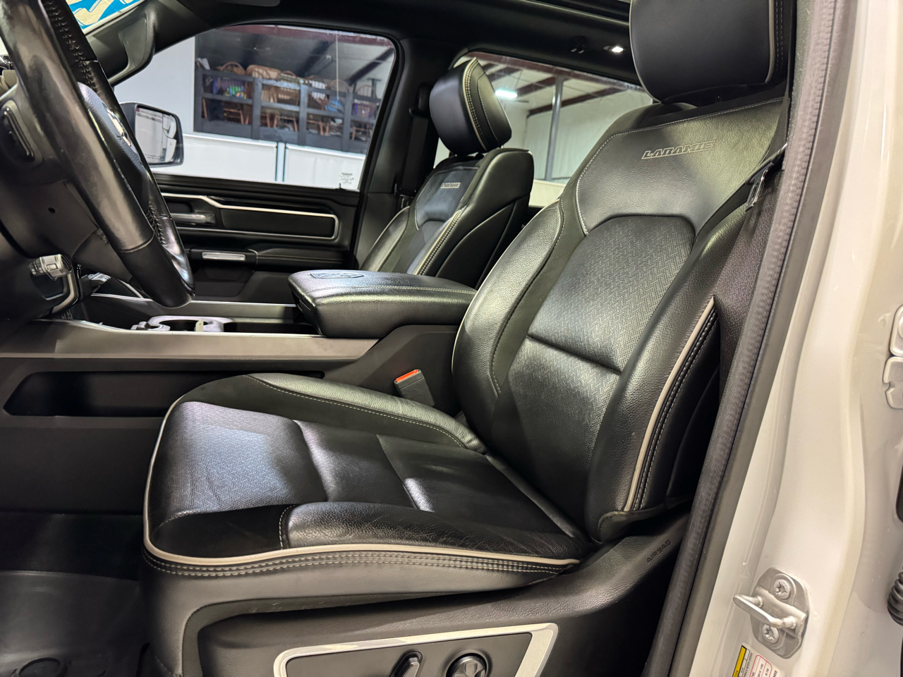 RAM 1500 Laramie Crew Cab SWB 4WD 2020