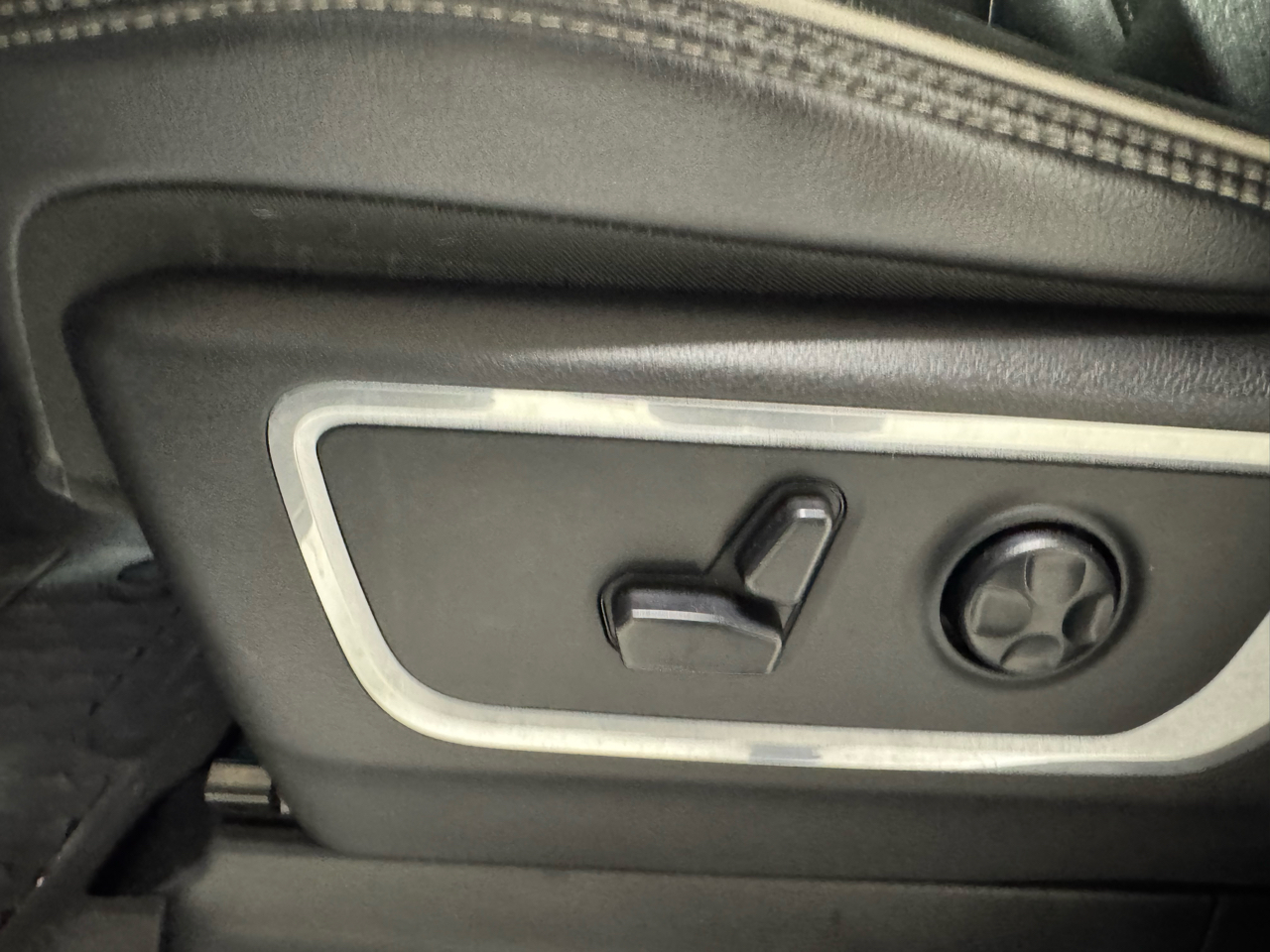 RAM 1500 Laramie Crew Cab SWB 4WD 2020