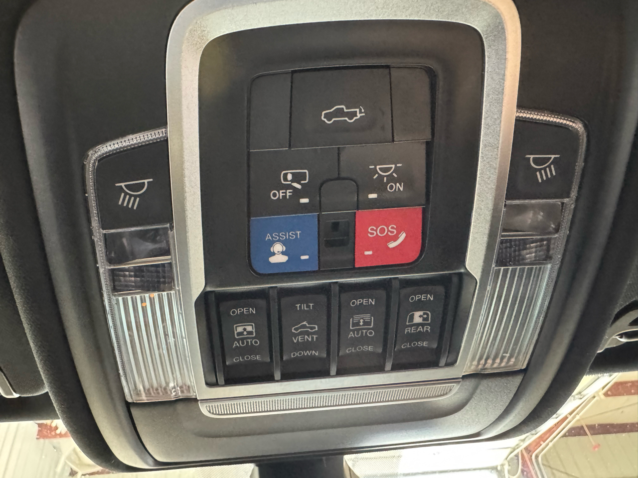 RAM 1500 Laramie Crew Cab SWB 4WD 2020