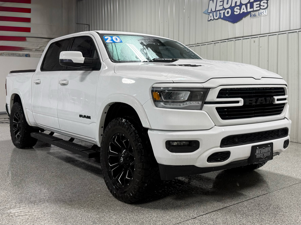 RAM 1500 Laramie 4x4 Crew Cab 5'7" Box 2020