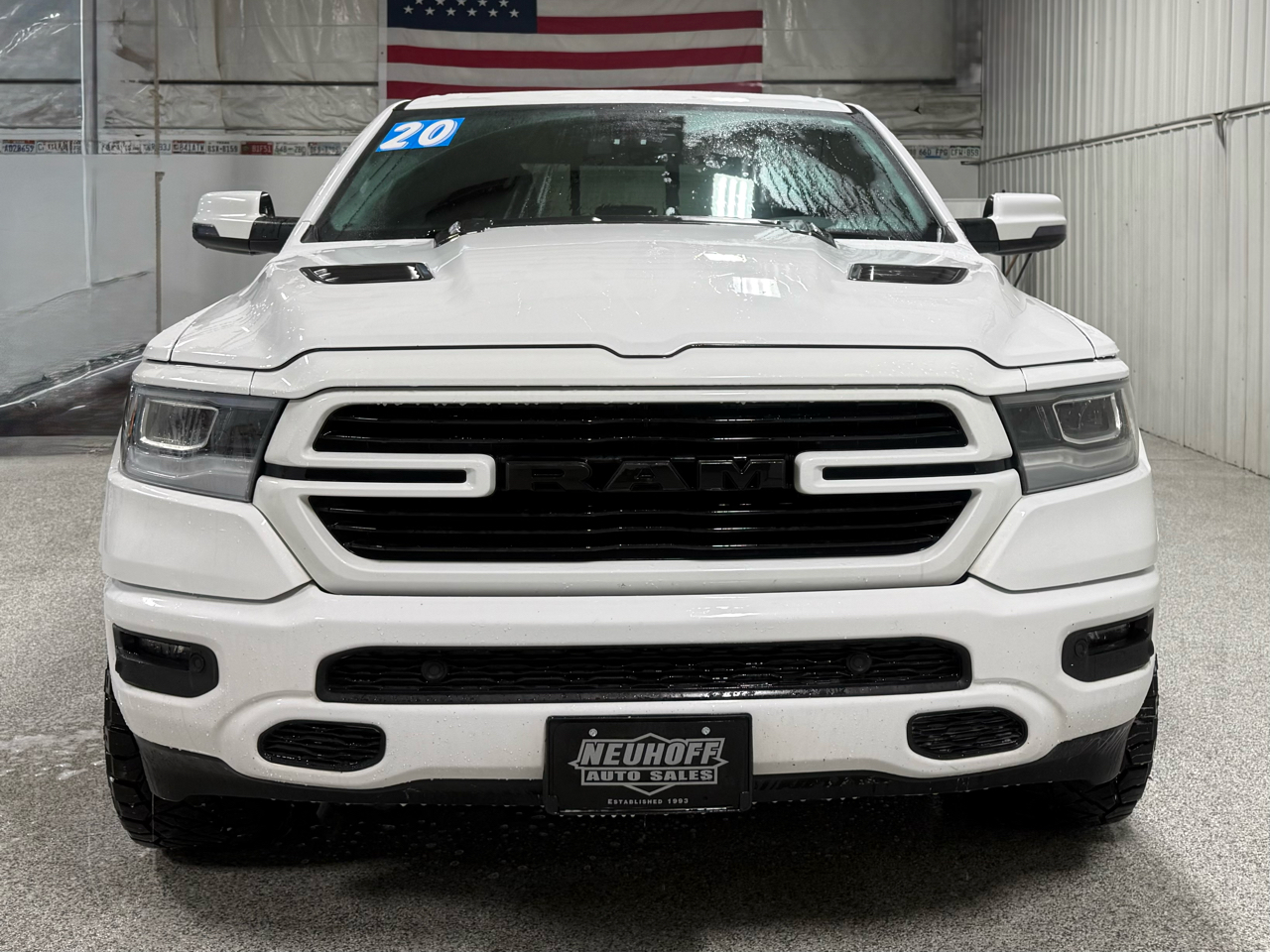 RAM 1500 Laramie 4x4 Crew Cab 5'7" Box 2020