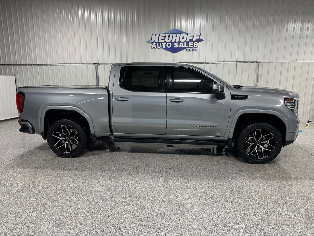 GMC Sierra 1500 Denali Ultimate Crew Cab 4WD 2023