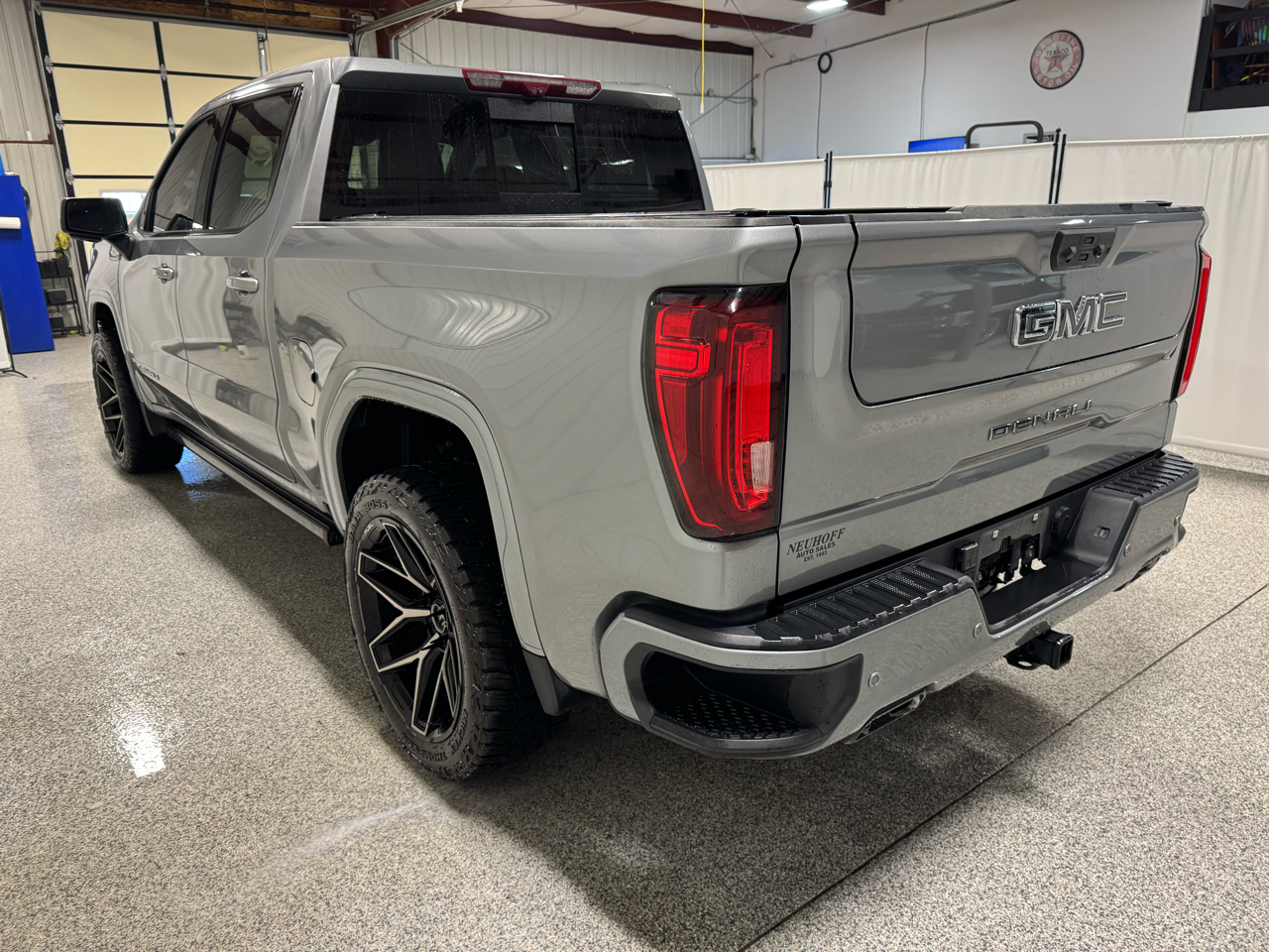 GMC Sierra 1500 Denali Ultimate Crew Cab 4WD 2023