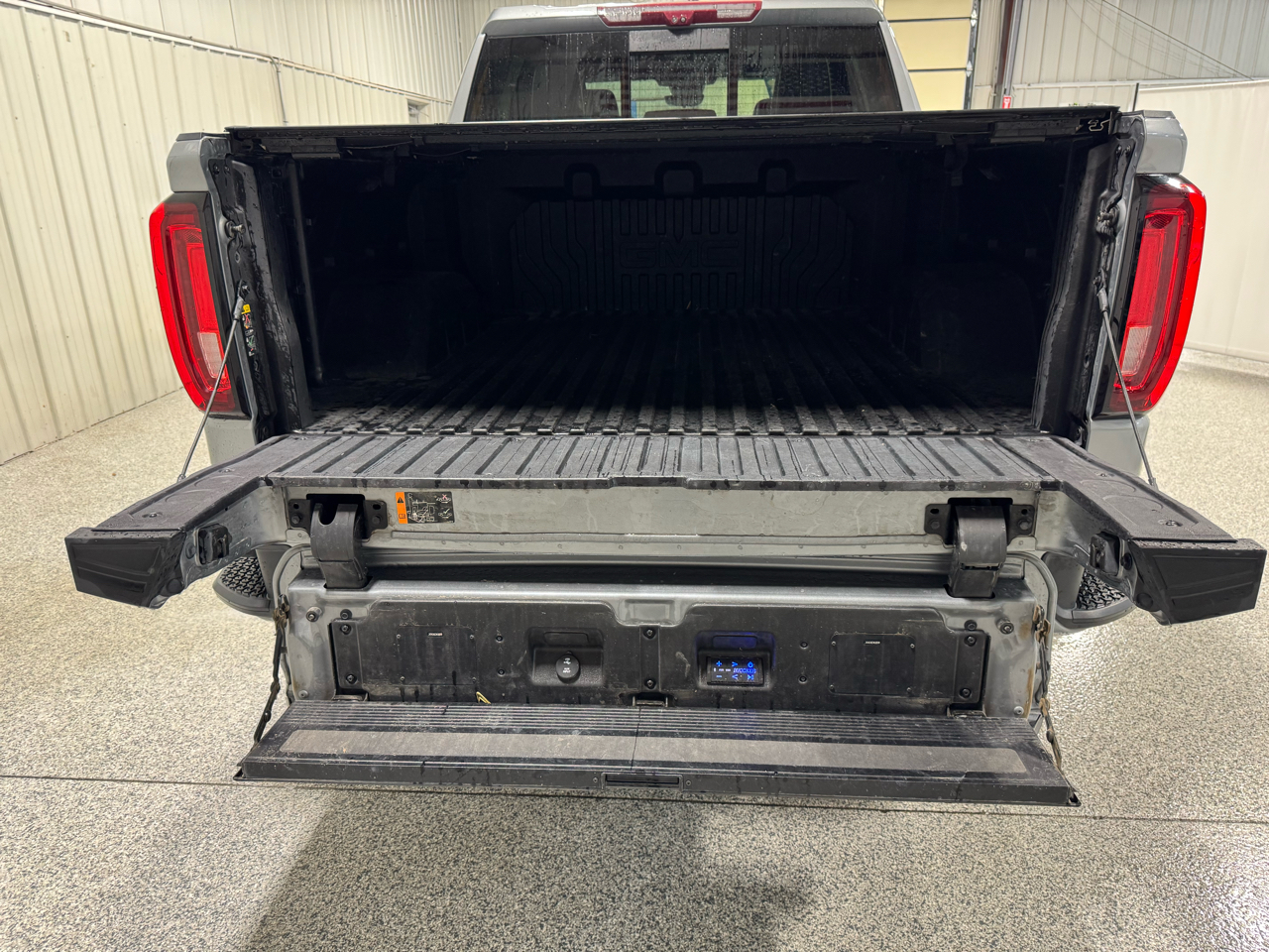 GMC Sierra 1500 Denali Ultimate Crew Cab 4WD 2023