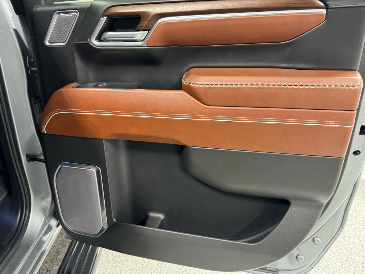 GMC Sierra 1500 Denali Ultimate Crew Cab 4WD 2023