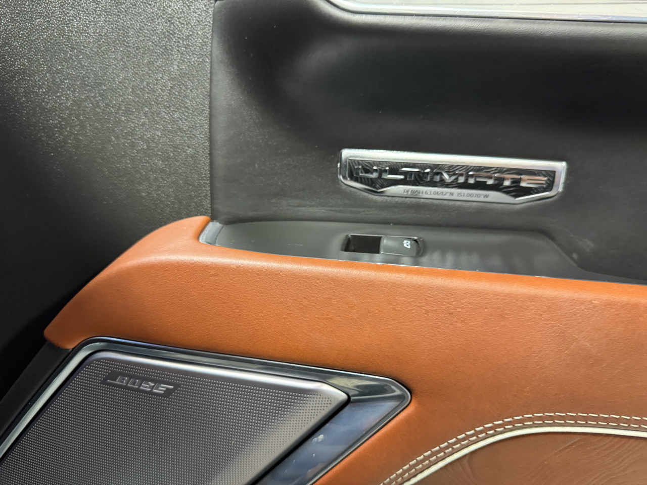 GMC Sierra 1500 Denali Ultimate Crew Cab 4WD 2023