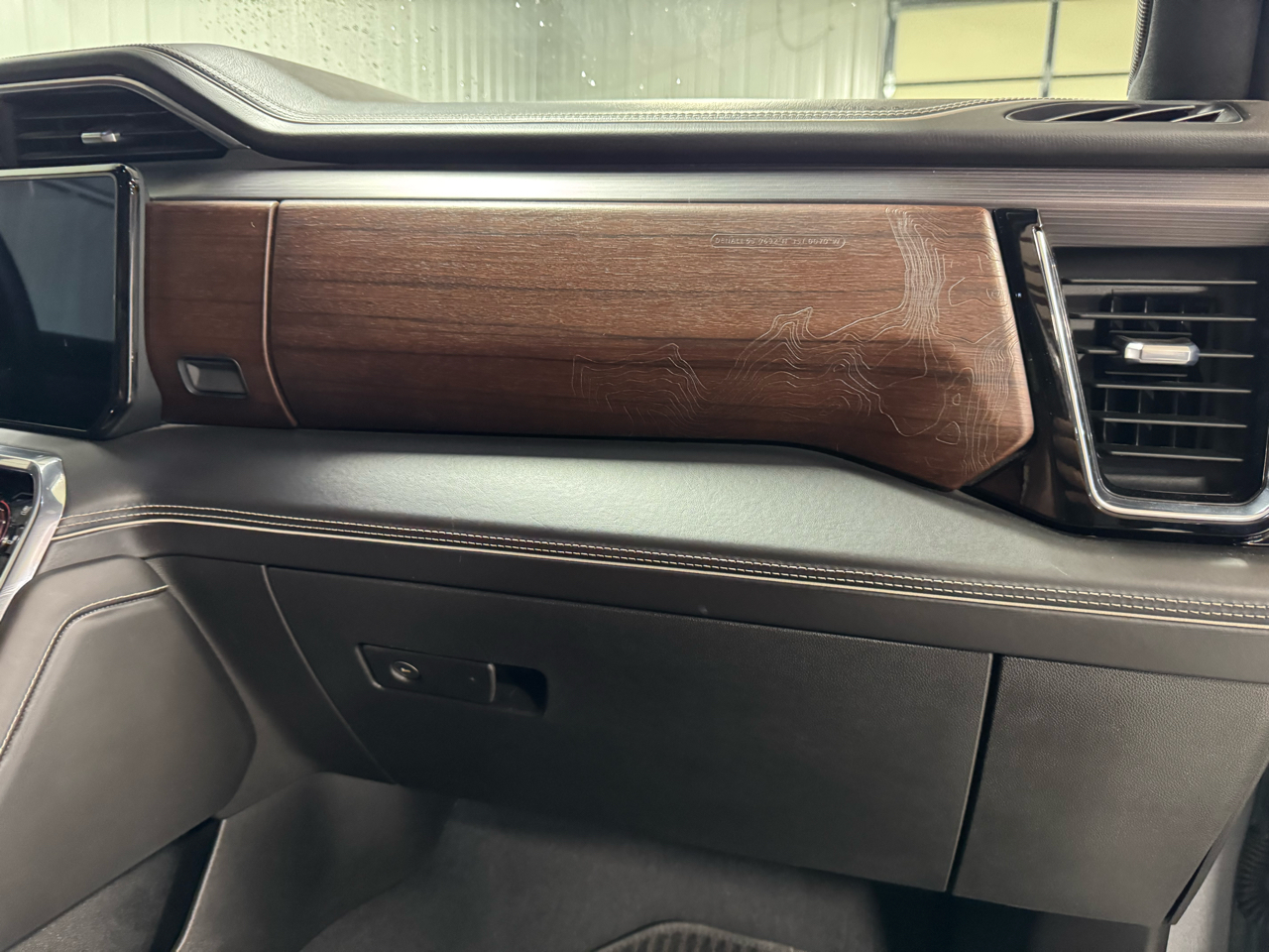 GMC Sierra 1500 Denali Ultimate Crew Cab 4WD 2023