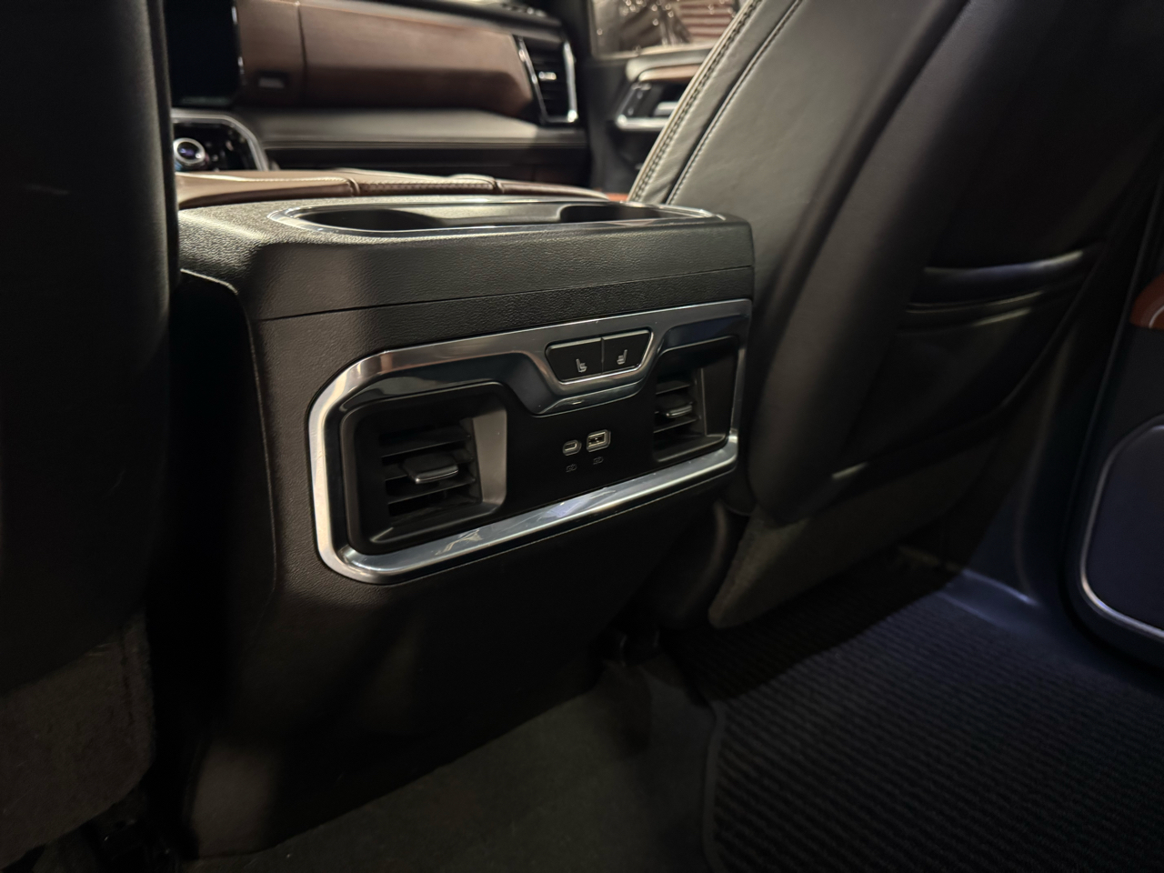 GMC Sierra 1500 Denali Ultimate Crew Cab 4WD 2023