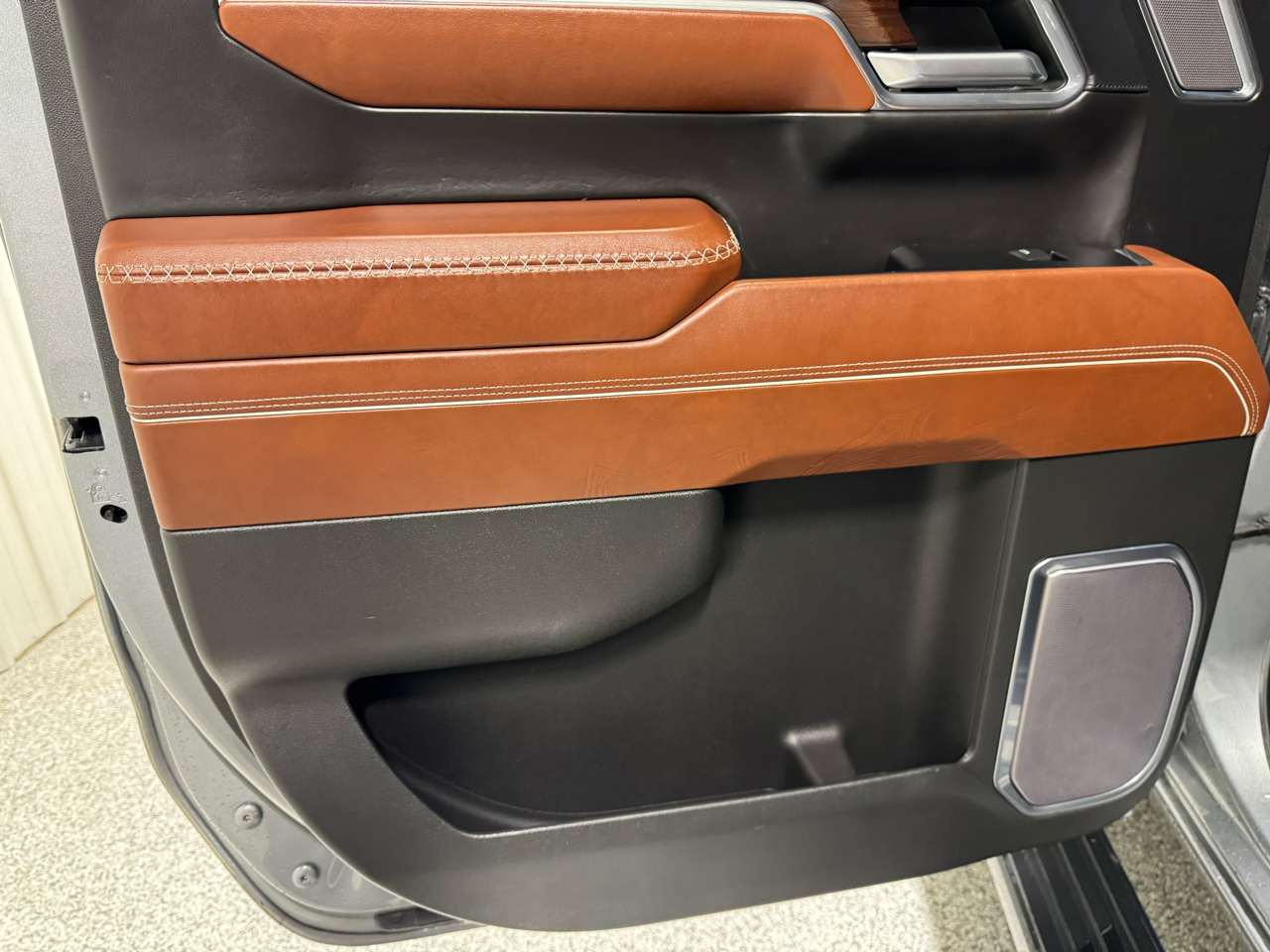 GMC Sierra 1500 Denali Ultimate Crew Cab 4WD 2023