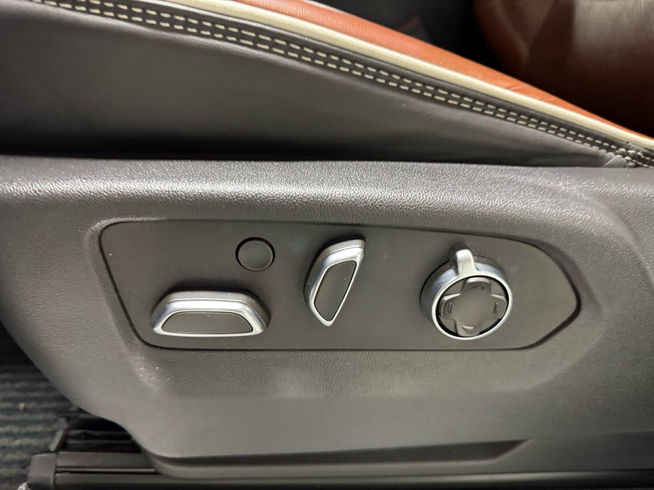 GMC Sierra 1500 Denali Ultimate Crew Cab 4WD 2023