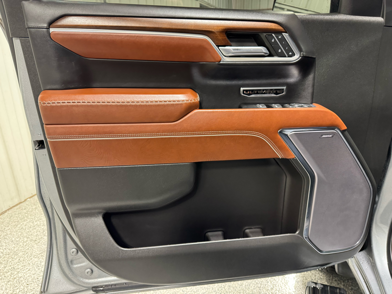 GMC Sierra 1500 Denali Ultimate Crew Cab 4WD 2023