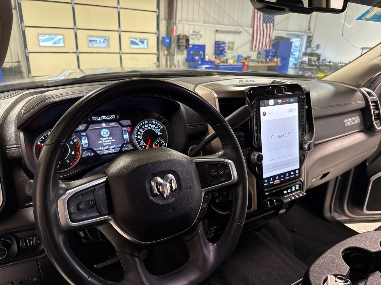 RAM 2500 Laramie Crew Cab SWB 4WD 2024