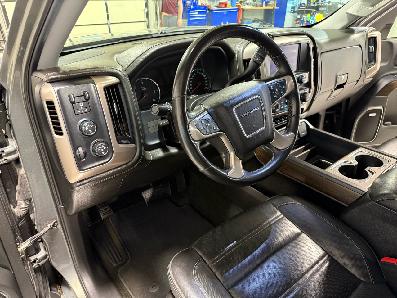 GMC Sierra 1500 Denali Crew Cab Short Box 4WD 2017