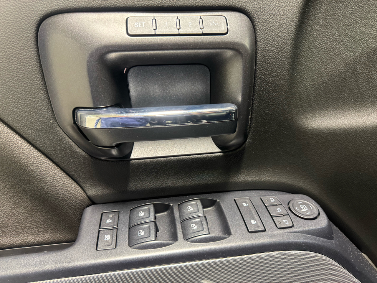 Chevrolet Silverado 1500 LTZ Crew Cab 4WD 2018