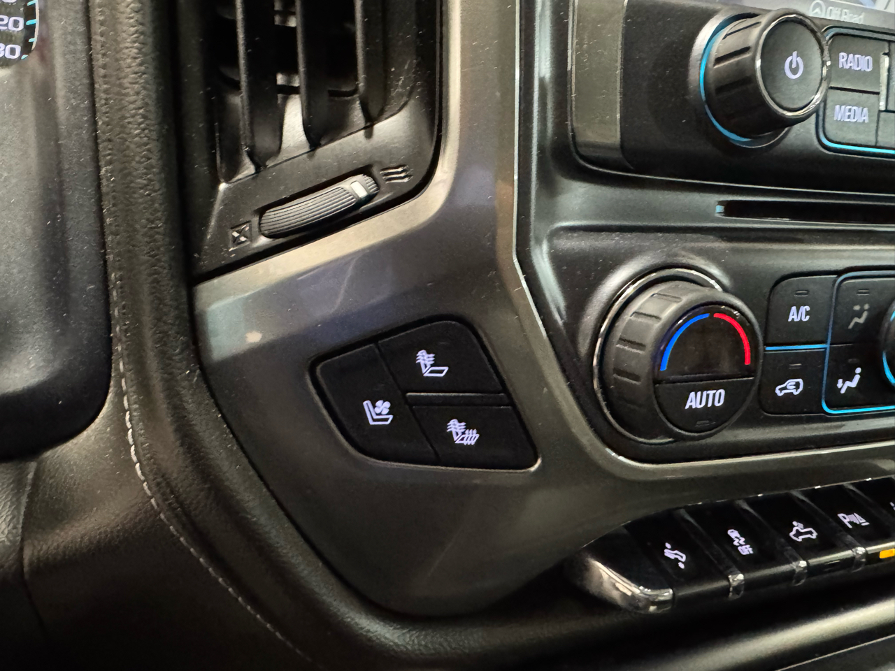 Chevrolet Silverado 1500 LTZ Crew Cab 4WD 2018