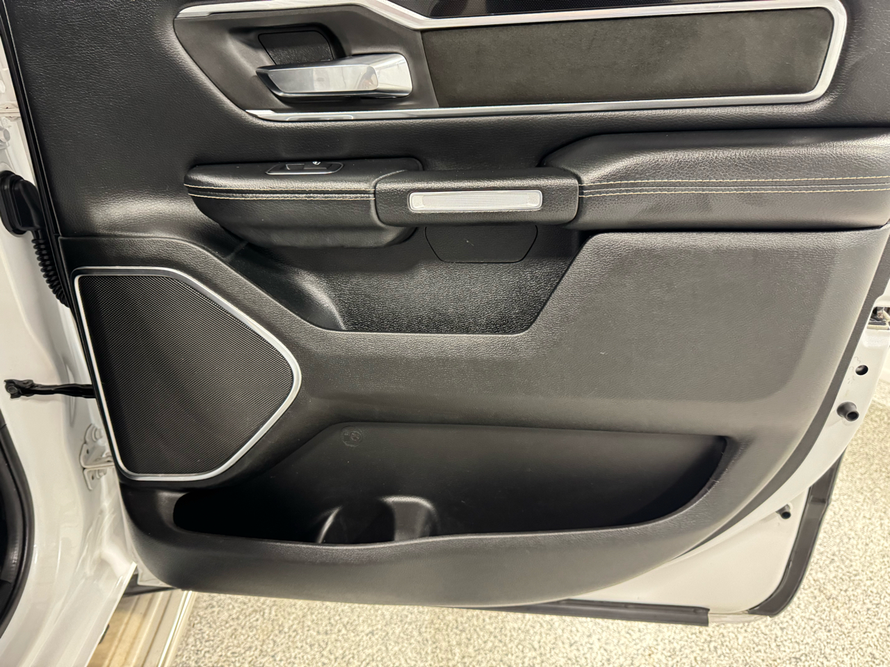 RAM 1500 Laramie Crew Cab SWB 4WD 2019