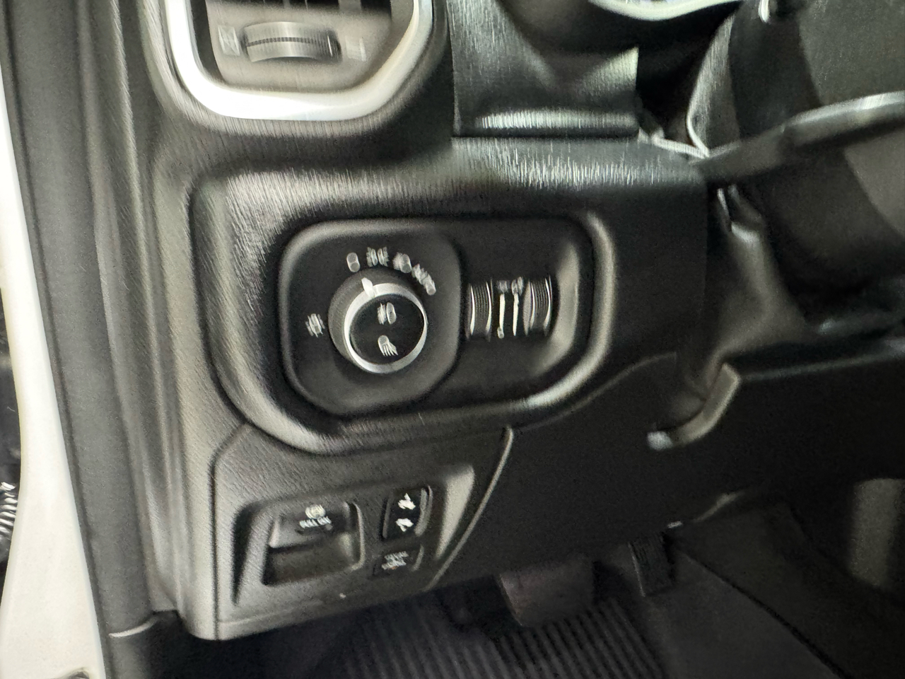 RAM 1500 Laramie Crew Cab SWB 4WD 2019