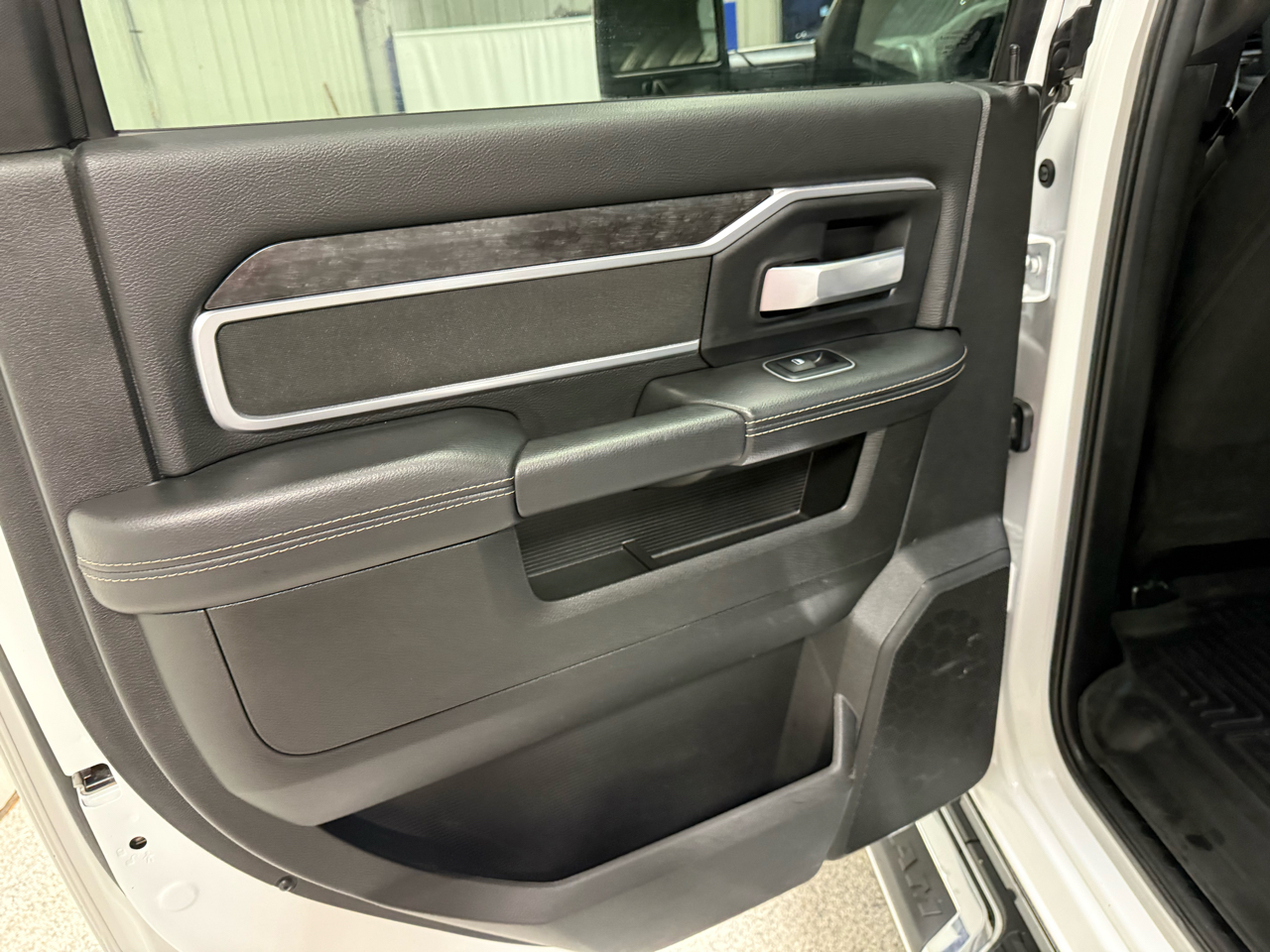 RAM 2500 Tradesman Crew Cab SWB 4WD 2024