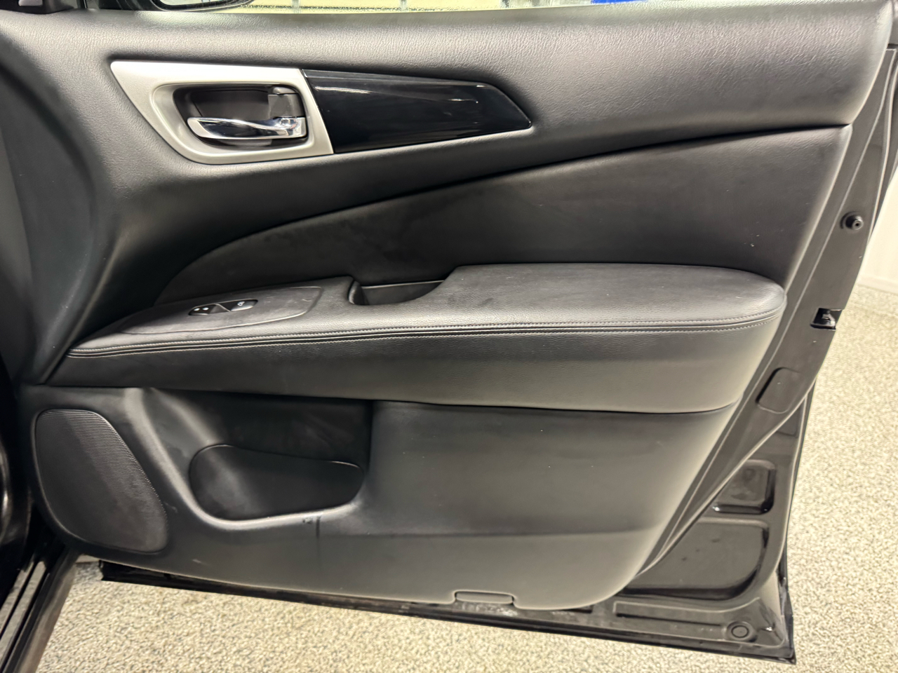 Nissan Pathfinder 4x4 SV 2019