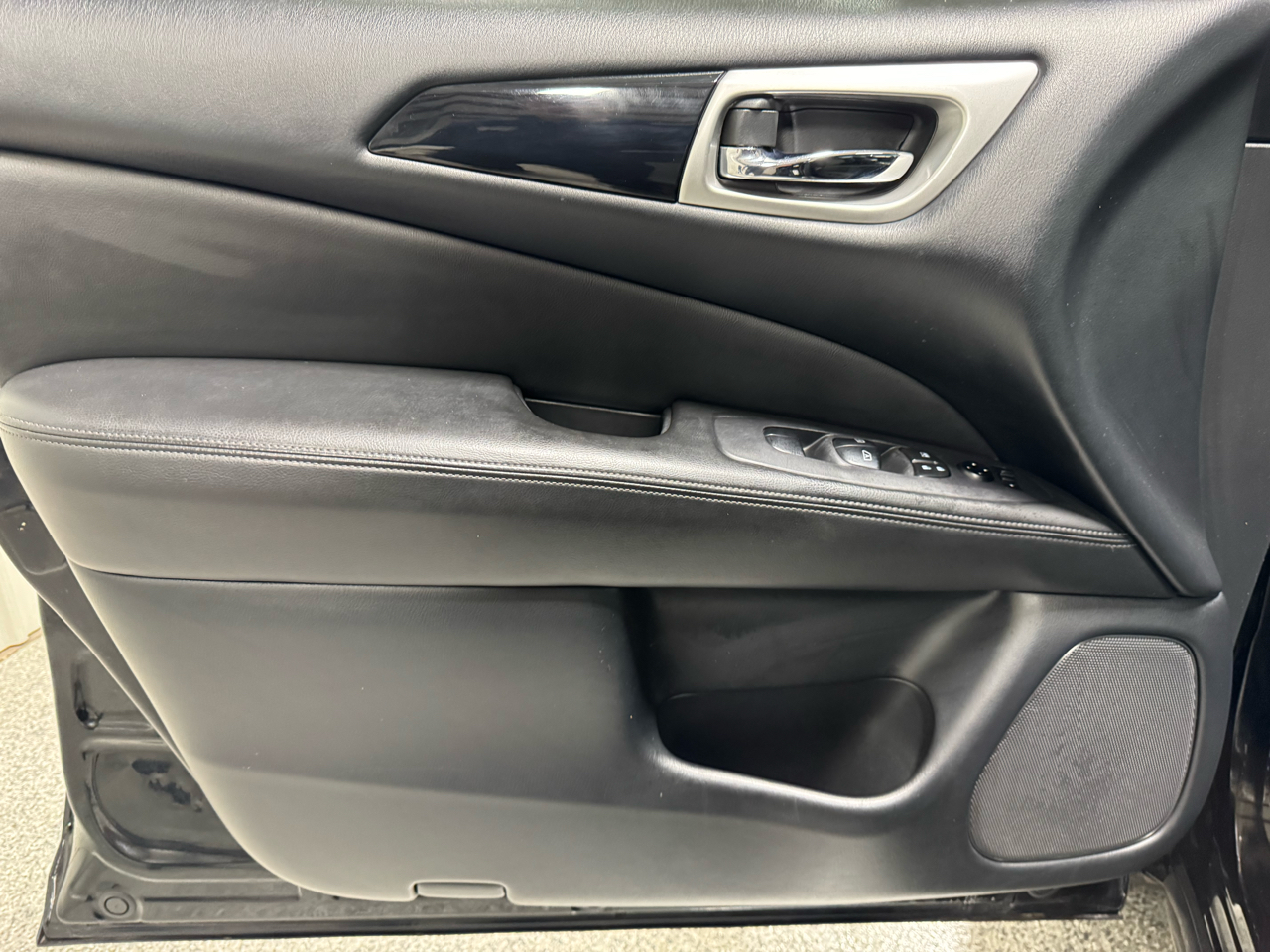 Nissan Pathfinder 4x4 SV 2019