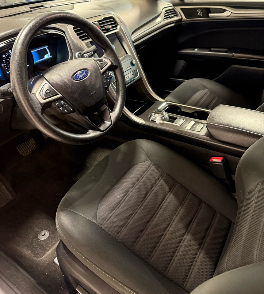 Ford Fusion Hybrid SE 2020
