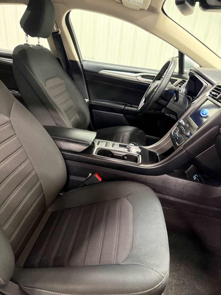 Ford Fusion Hybrid SE 2020