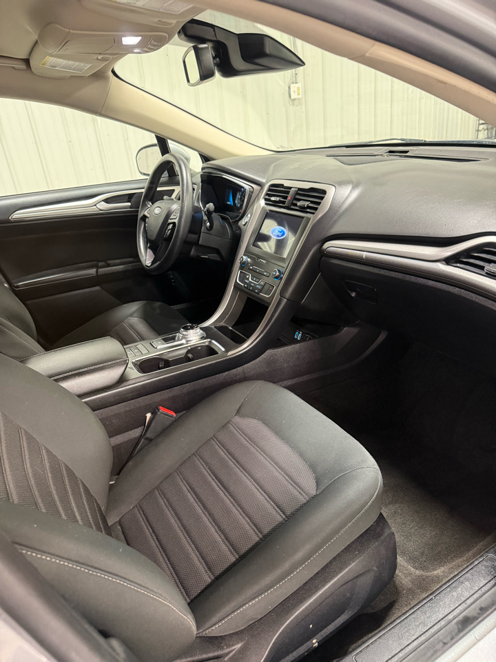 Ford Fusion Hybrid SE 2020