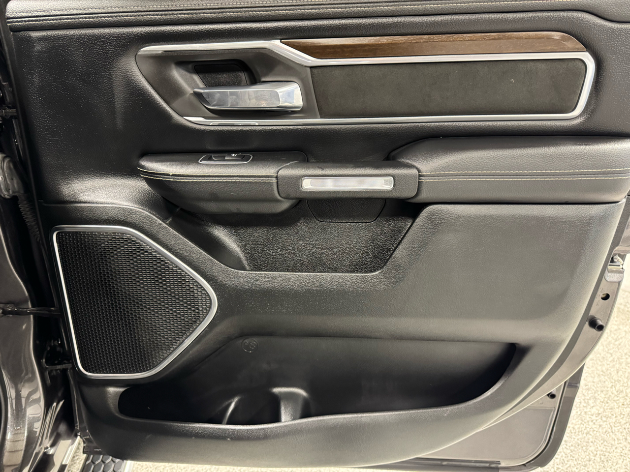 RAM 1500 Laramie Crew Cab SWB 4WD 2021