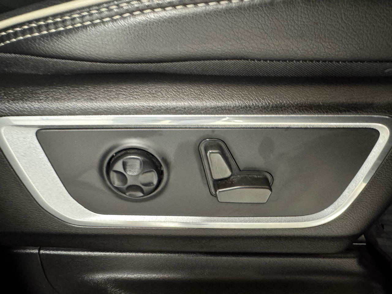 RAM 1500 Laramie Crew Cab SWB 4WD 2021