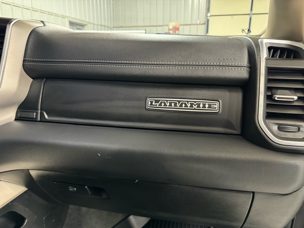 RAM 1500 Laramie Crew Cab SWB 4WD 2021