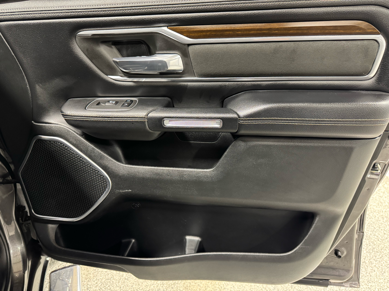 RAM 1500 Laramie Crew Cab SWB 4WD 2021