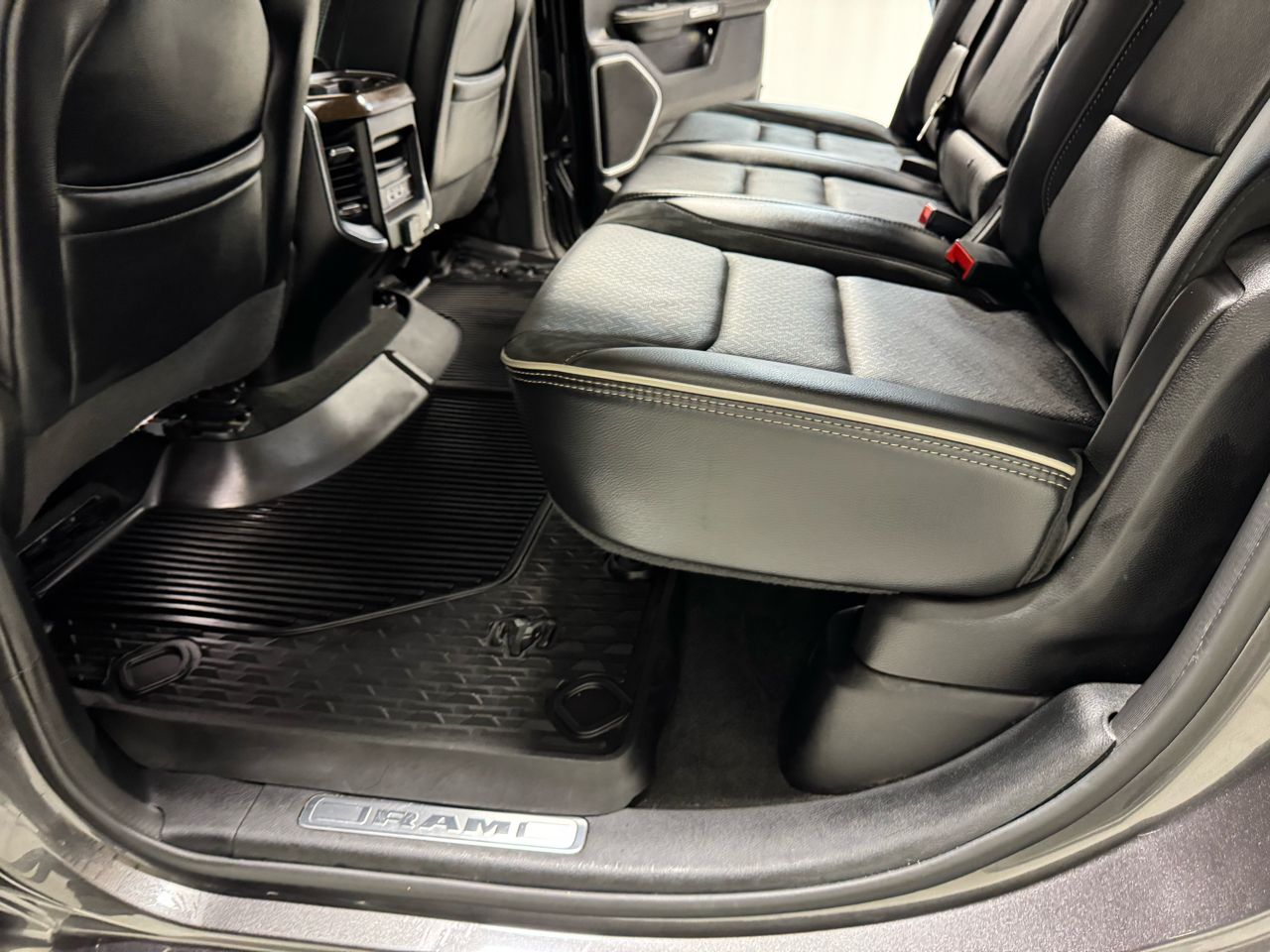 RAM 1500 Laramie Crew Cab SWB 4WD 2021