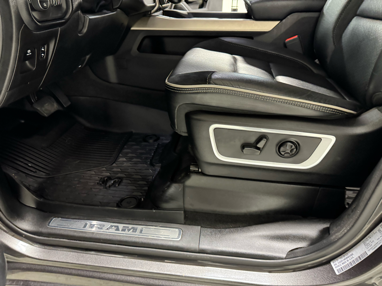 RAM 1500 Laramie Crew Cab SWB 4WD 2021