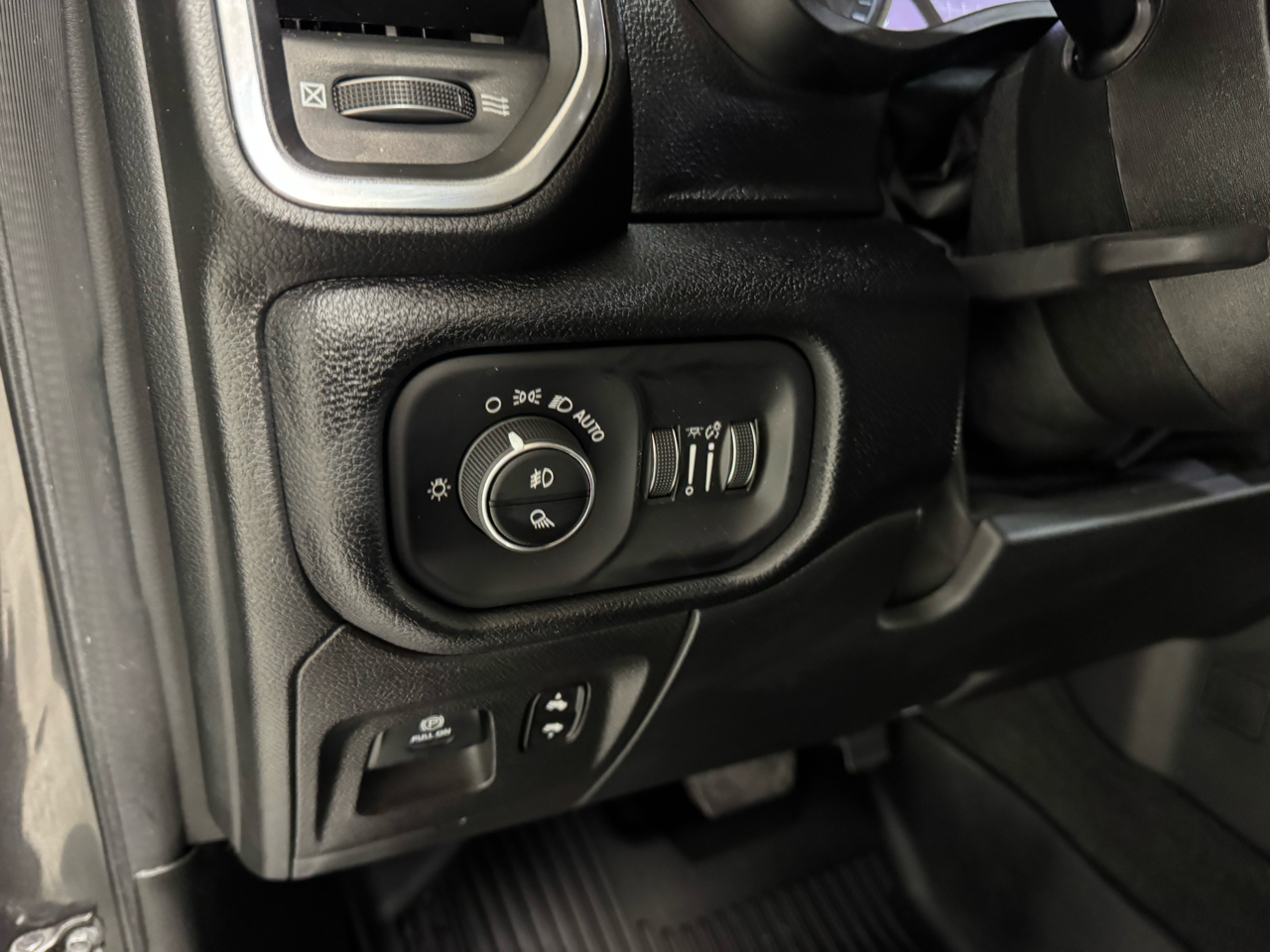 RAM 1500 Laramie Crew Cab SWB 4WD 2021