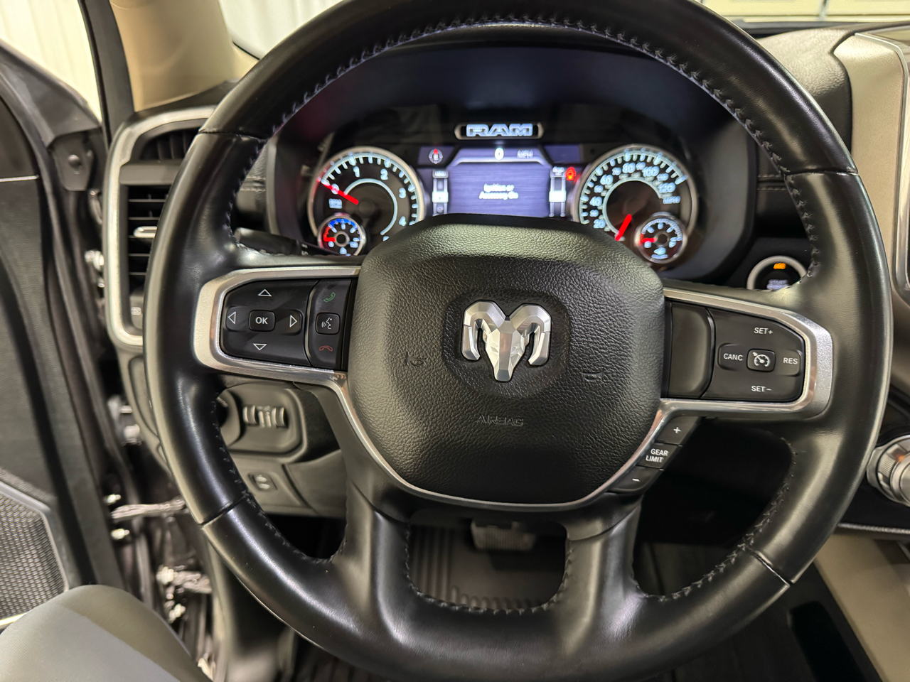 RAM 1500 Laramie Crew Cab SWB 4WD 2021