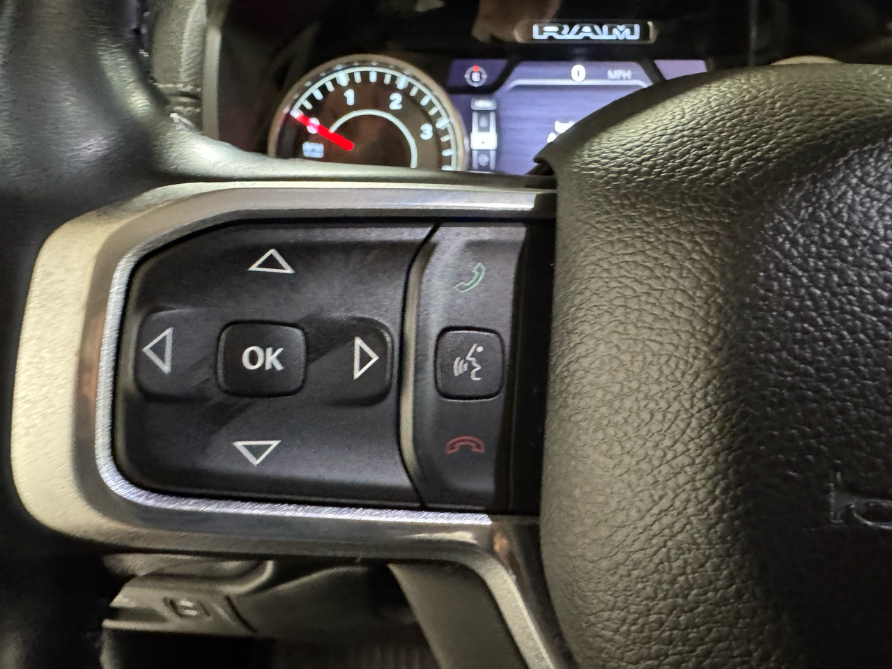 RAM 1500 Laramie Crew Cab SWB 4WD 2021