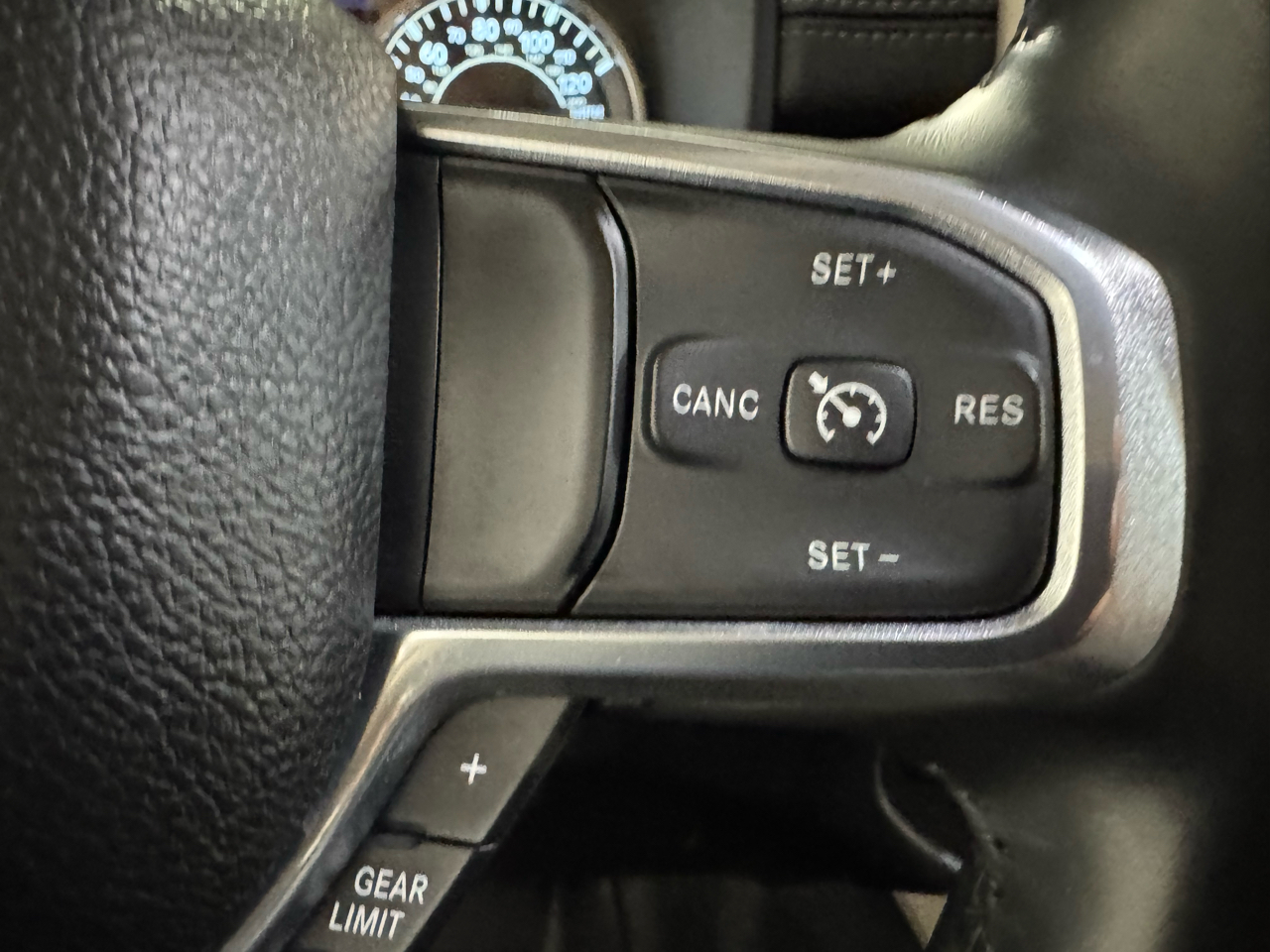 RAM 1500 Laramie Crew Cab SWB 4WD 2021