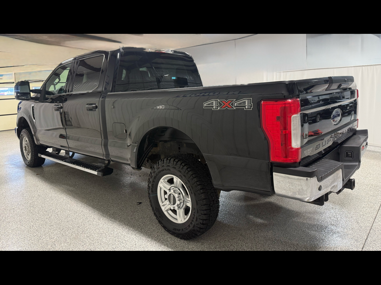 Ford F-250 SD XLT Crew Cab Long Bed 4WD 2017