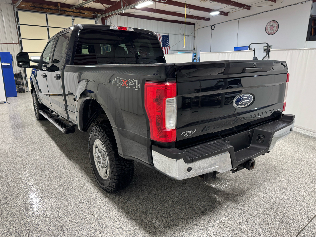 Ford F-250 SD XLT 4WD Crew Cab 8' Box 2017