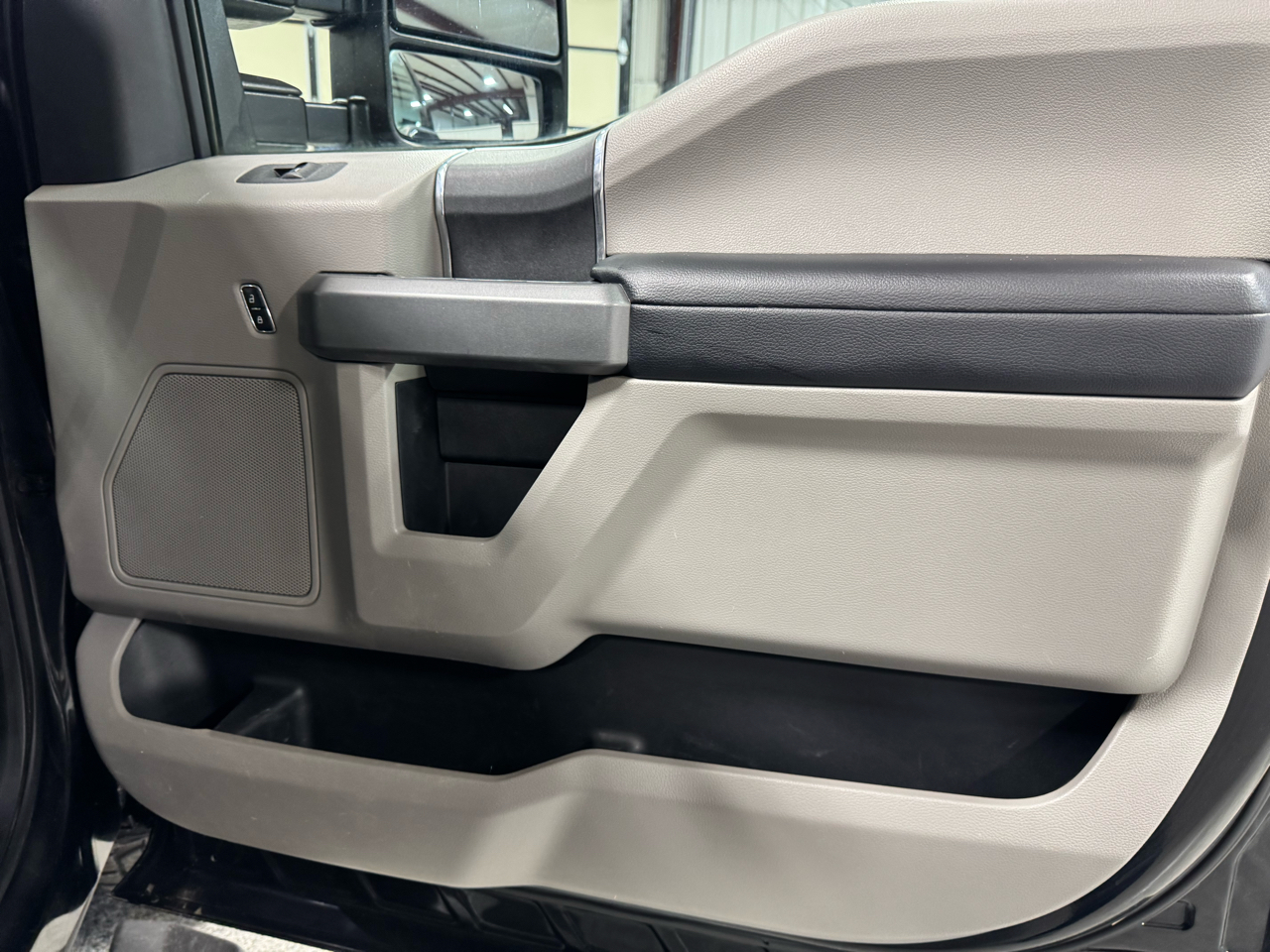 Ford F-250 SD XLT 4WD Crew Cab 8' Box 2017