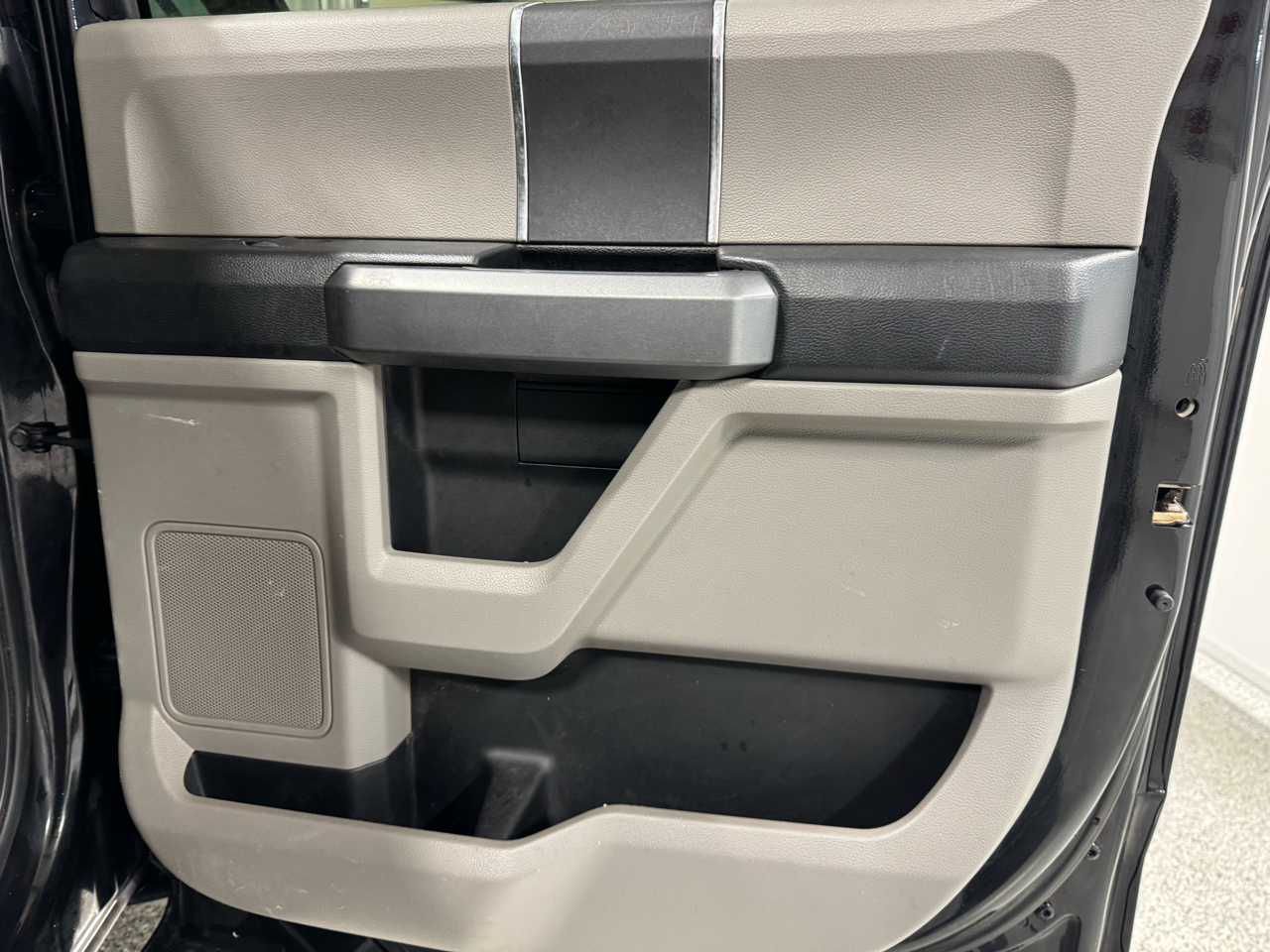 Ford F-250 SD XLT 4WD Crew Cab 8' Box 2017