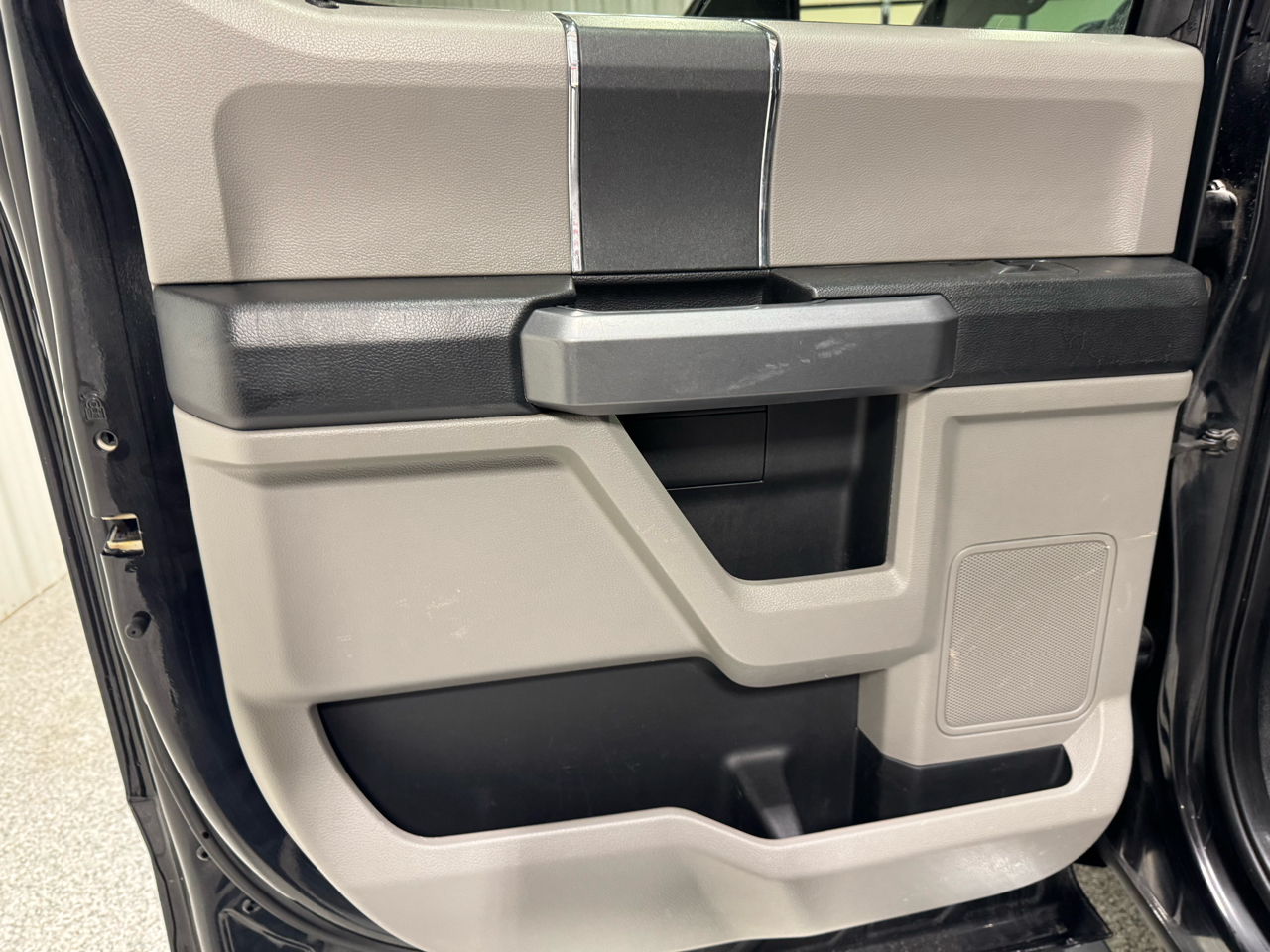 Ford F-250 SD XLT 4WD Crew Cab 8' Box 2017