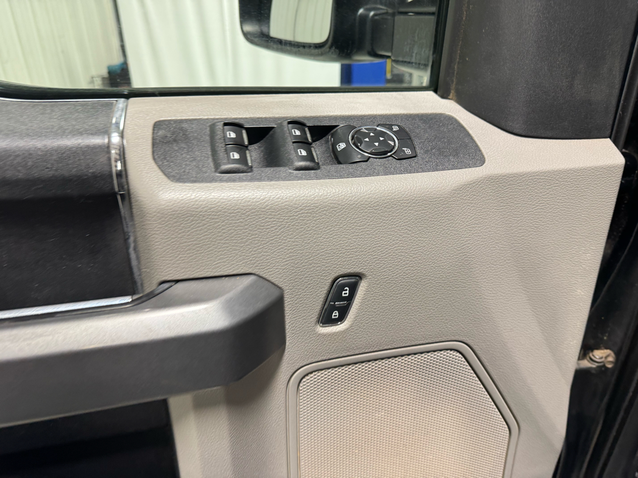 Ford F-250 SD XLT 4WD Crew Cab 8' Box 2017