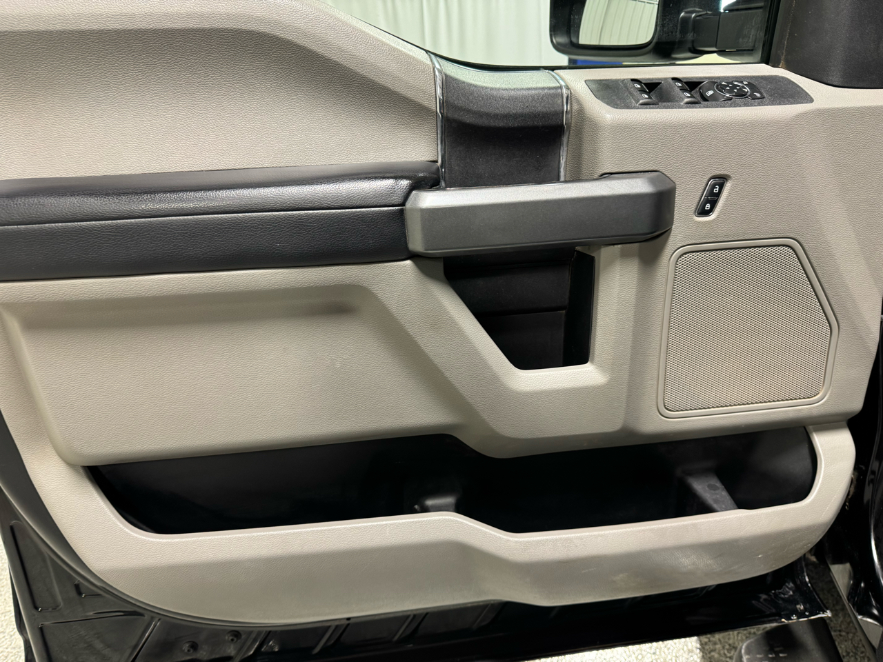 Ford F-250 SD XLT 4WD Crew Cab 8' Box 2017