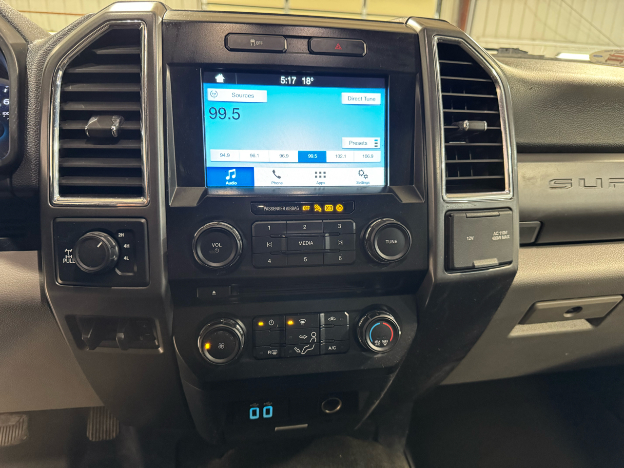 Ford F-250 SD XLT 4WD Crew Cab 8' Box 2017