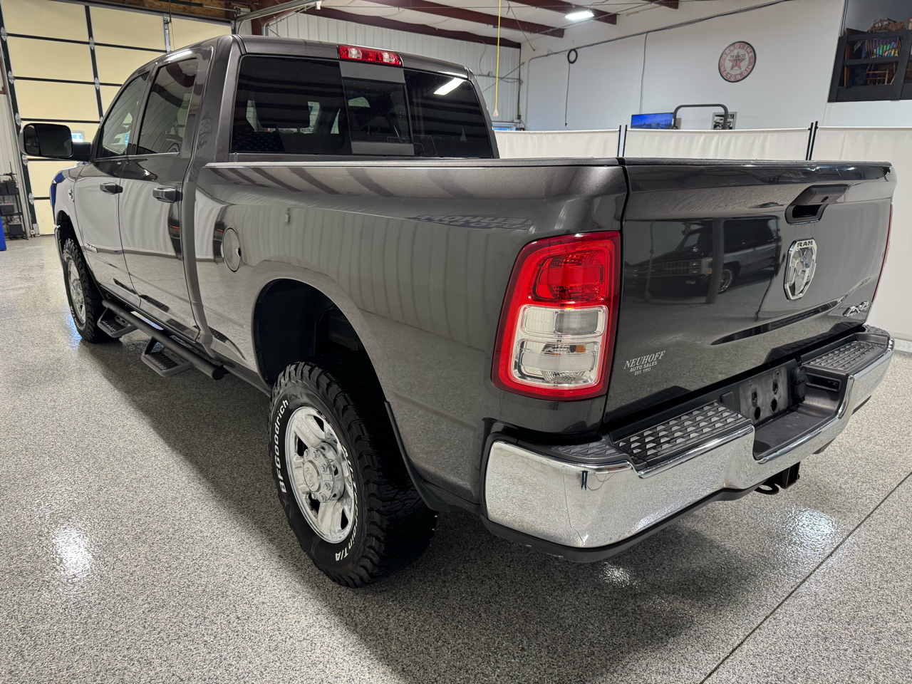 RAM 2500 Tradesman Crew Cab SWB 4WD 2022