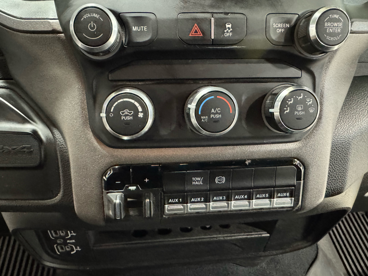 RAM 2500 Tradesman Crew Cab SWB 4WD 2022