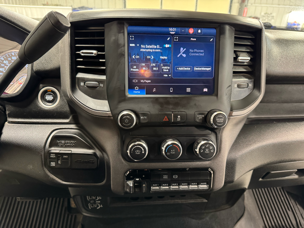 RAM 2500 Tradesman Crew Cab SWB 4WD 2022